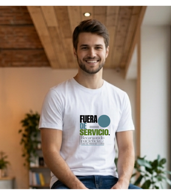 Camiseta PROFE VACACIONES "FUERA DE SERVICIO"