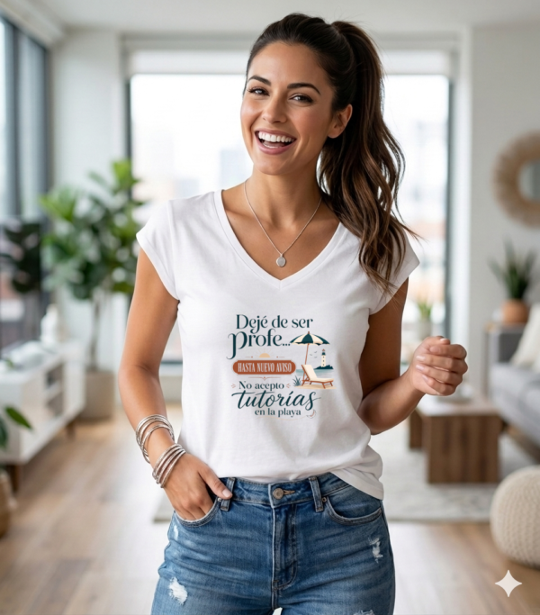 Camiseta PROFE VACACIONES "HASTA NUEVO AVISO"