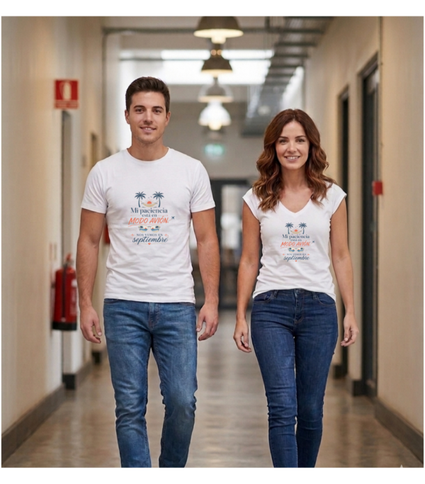 Camiseta PROFE VACACIONES "PACIENCIA MODO AVIÓN"