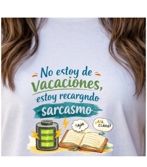 Camiseta PROFE VACACIONES "RECARGANDO SARCASMO"