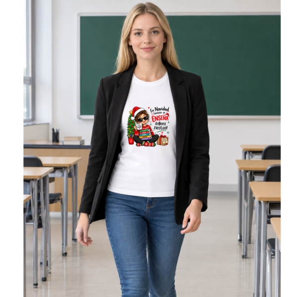 Camiseta PROFE NAVIDAD "EN NAVIDAD TAMBIÉN SE ENSEÑA"