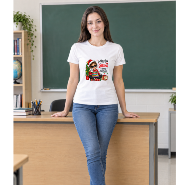 Camiseta PROFE NAVIDAD "EN NAVIDAD TAMBIÉN SE ENSEÑA"